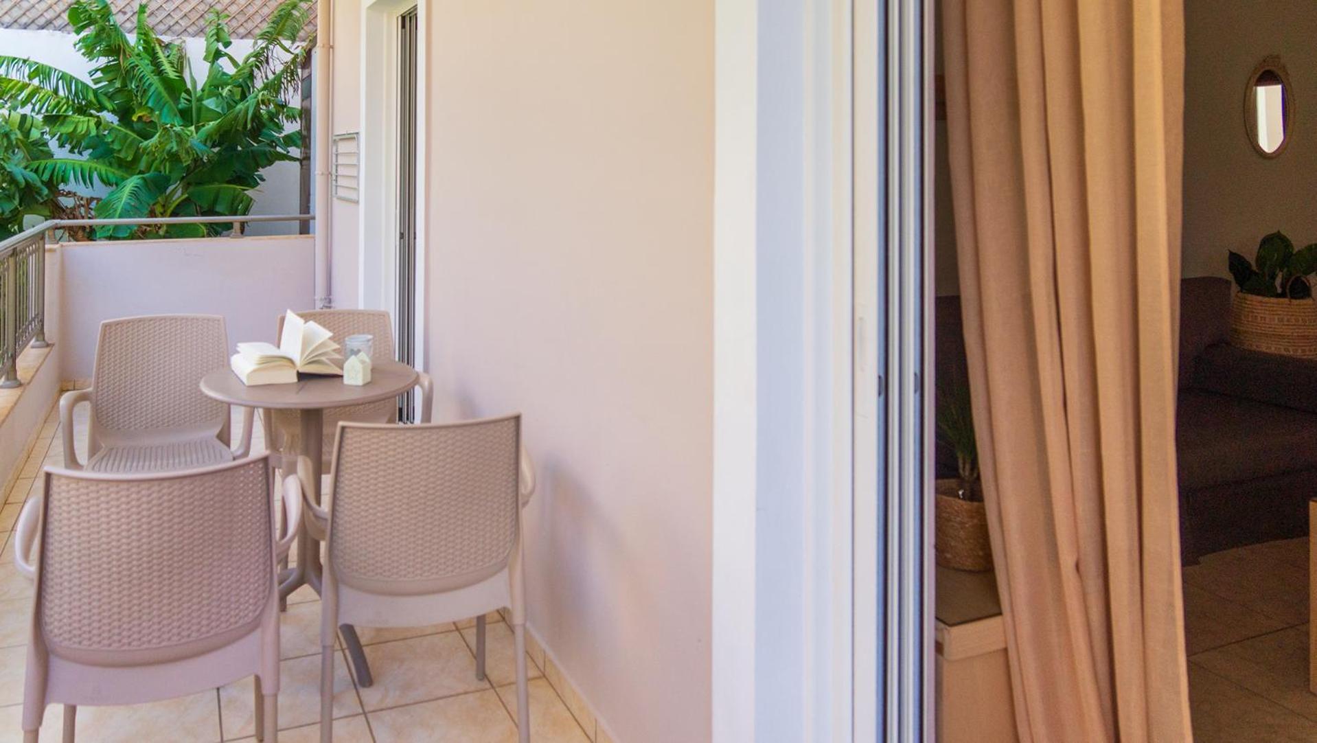Vakakis-Me Apartments Palaiochora Eksteriør billede