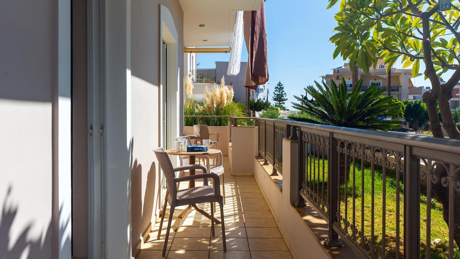 Vakakis-Me Apartments Palaiochora Eksteriør billede