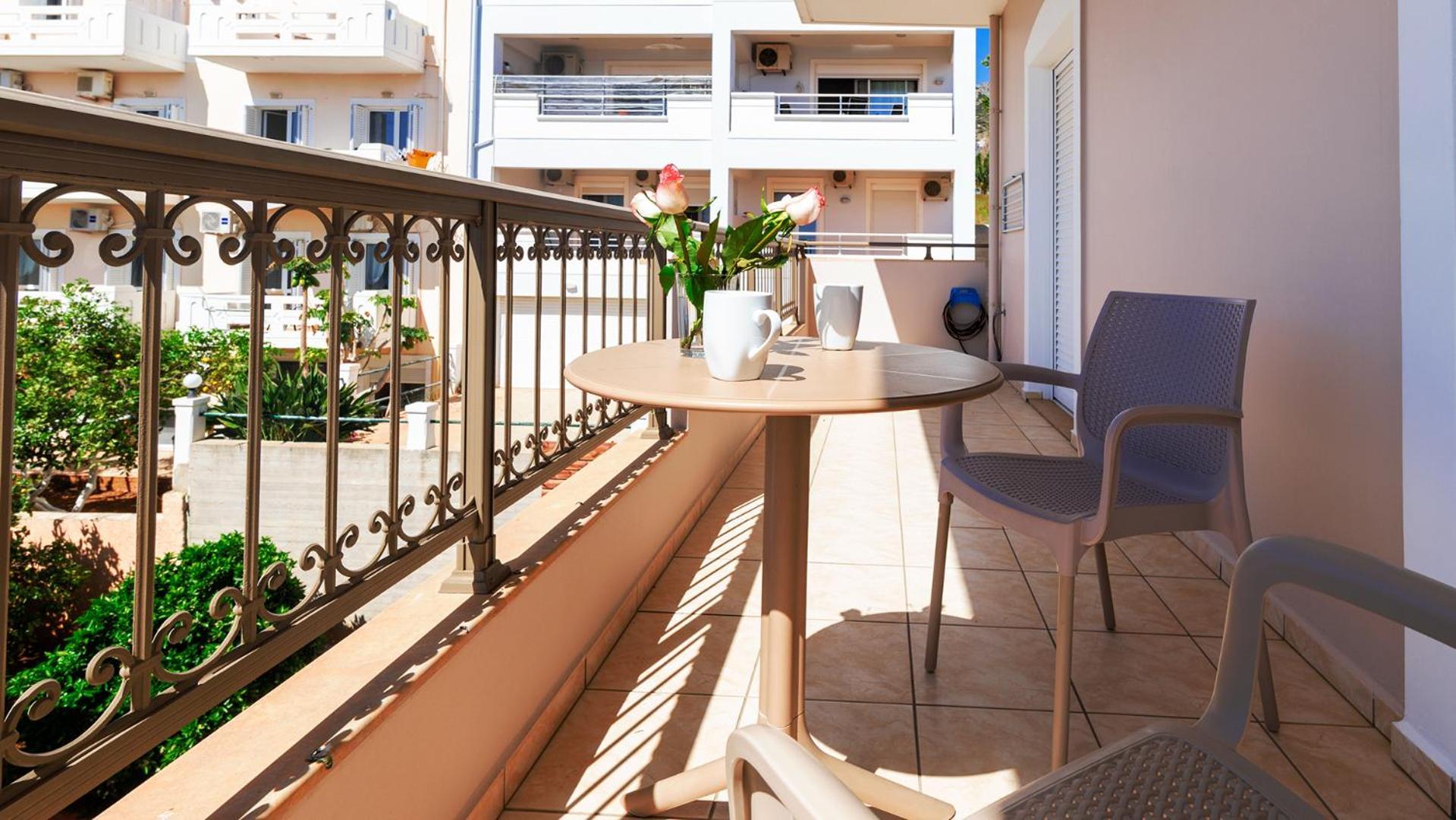 Vakakis-Me Apartments Palaiochora Eksteriør billede