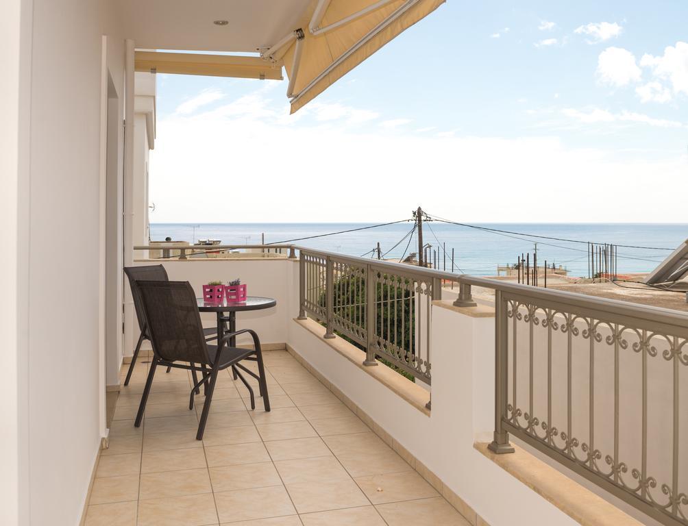 Vakakis-Me Apartments Palaiochora Eksteriør billede